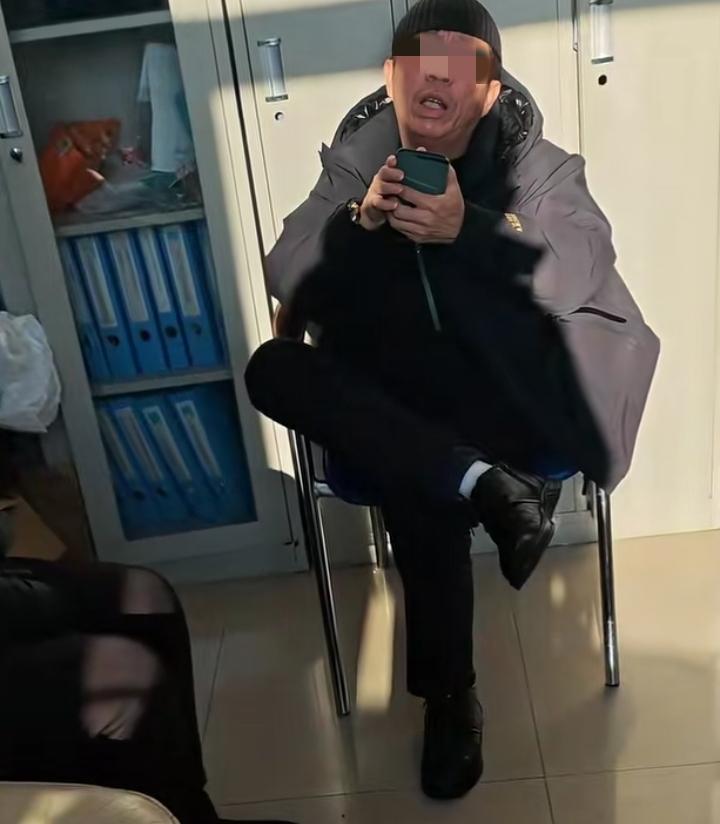 让人寒心，税务管理员随口说脏话，网友记录全过程。呼伦贝尔某镇税务机关有位税务管