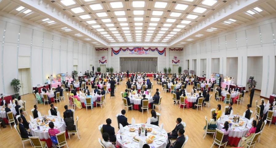 朝鲜设宴犒劳应邀参加国庆７７周年庆祝活动的劳模和有功者犒劳应邀出席朝鲜民主主义
