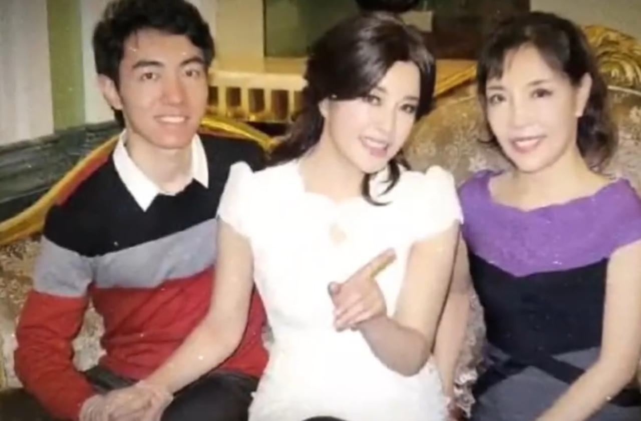 看到75岁刘晓庆突然发文：这么想我死啊。我想说希望刘晓庆能被爱。3月25日下