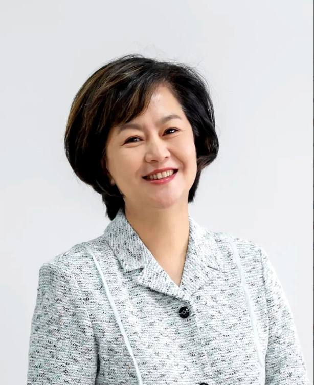 1999年，鞠萍向丈夫提出了离婚，丈夫却提出孩子和钱只能带走一样。鞠萍一听就