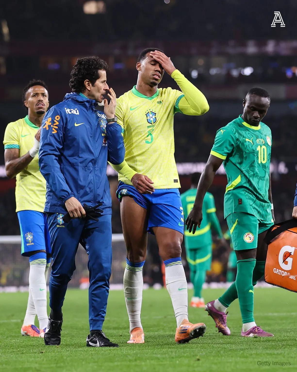 突发新闻：扫描结果证实阿森纳后卫加布里埃尔大腿受伤，他能否参加北伦敦德比仍存疑。