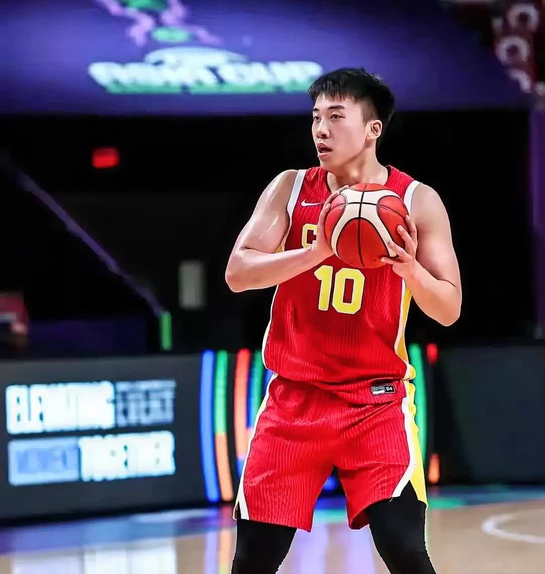 王俊杰的三大短板，改进提升有望冲击NBA！1、体能储备只够支撑上半场