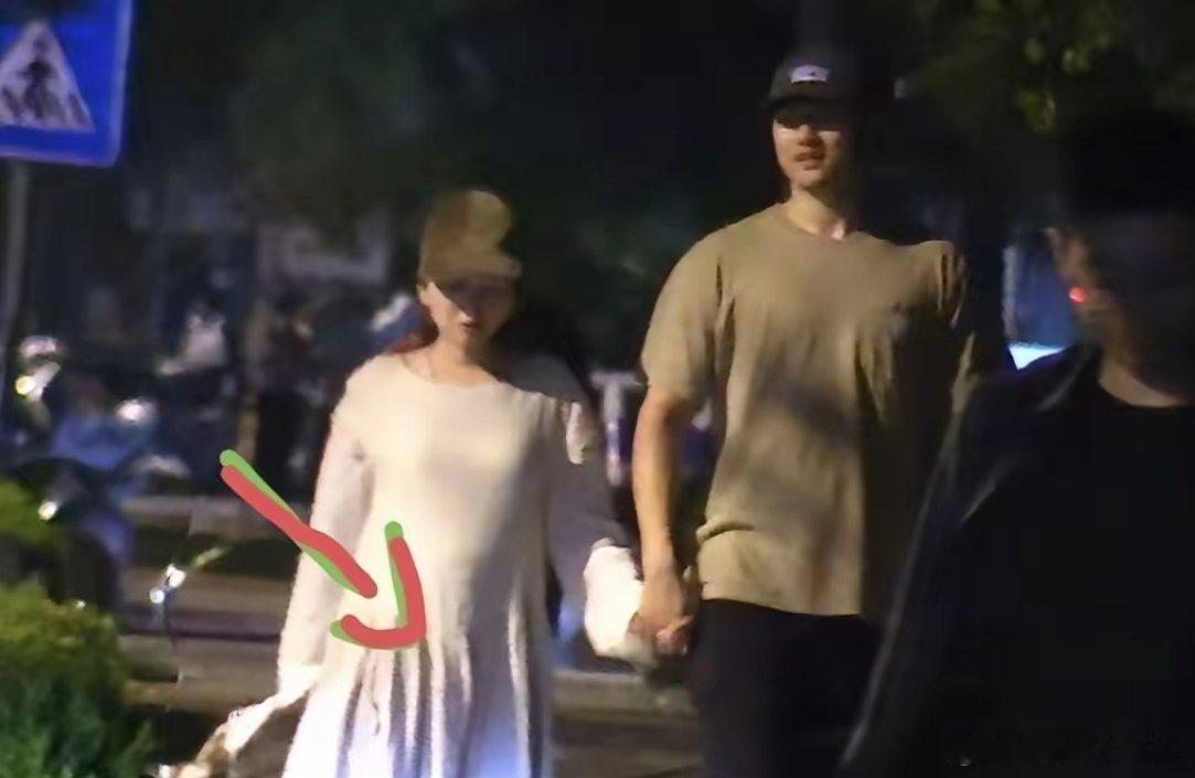 金莎这是怀孕了？热搜才上本人很快就亲自回应不得不说虽然两夫妻吃尽了流量但对于大众