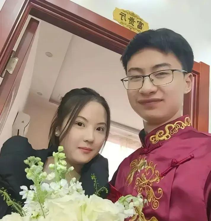 清华博士掉粉8万，只因分个手？分手消息一出，庞众望的微博粉丝从百万跌到92