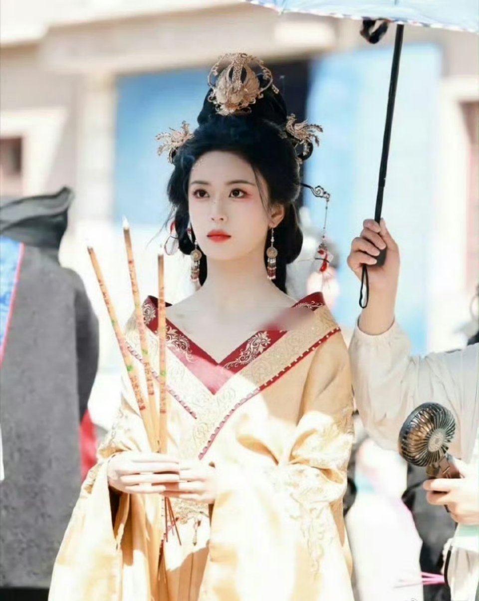 短剧真是越来越卷了，新开机的短剧女主，都可以去拍长剧了​​​​