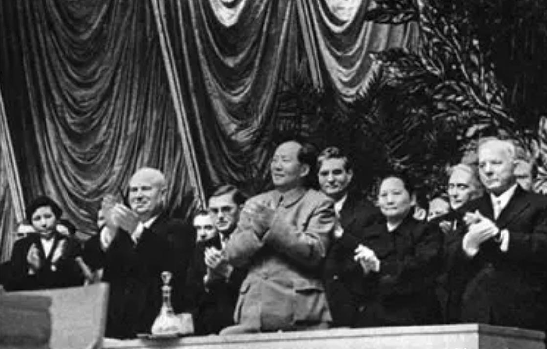 叶剑英说：“毛、刘、周、朱、陈、林、邓，除了毛主席的后六位，还有各位老帅等其他人