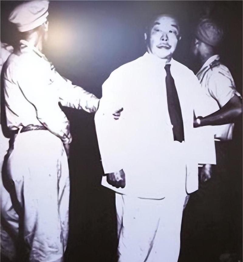 1950年6月18日，国民党上将陈仪被执行枪决，行刑前，蒋鼎文让士兵端来酒食，陈