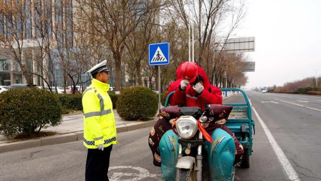 没有驾照也能骑电动车, 这4种车型不用驾照, 但这3种要必须要持证