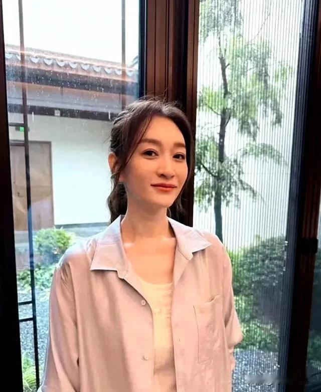 李小冉和杨蓉俩位不老女神谁最养眼？