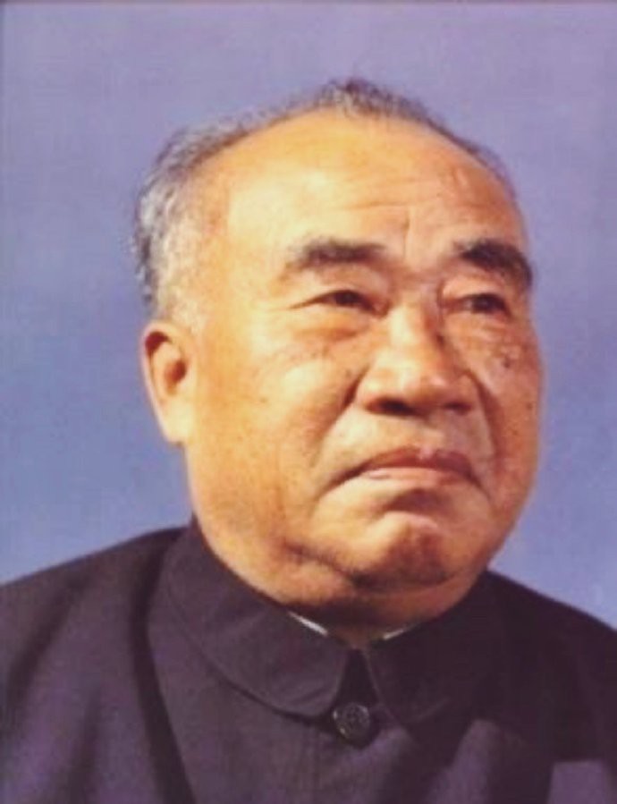 刷到请停1秒，送束鲜花给红军之父、开国元帅朱德老爷爷，表示敬意