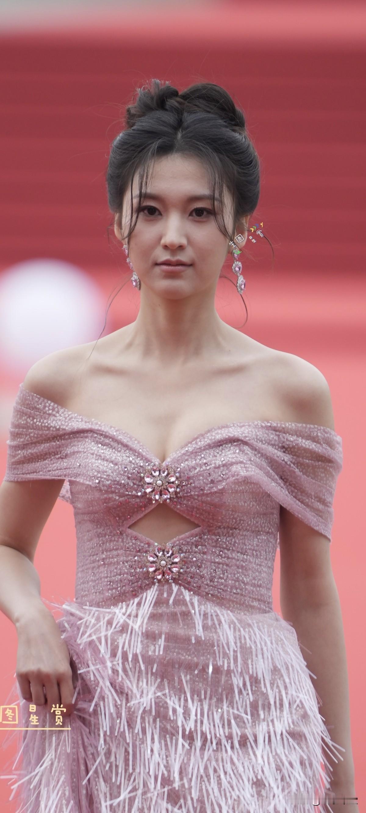 张子鑫×横店影视节熠熠灵动的小仙女，生图也这么美的子鑫谁不爱！