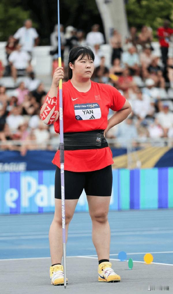 严子怡以68米42夺得世界田联总决赛女子标枪冠军，并打破赛会纪录！恭喜严子怡！！