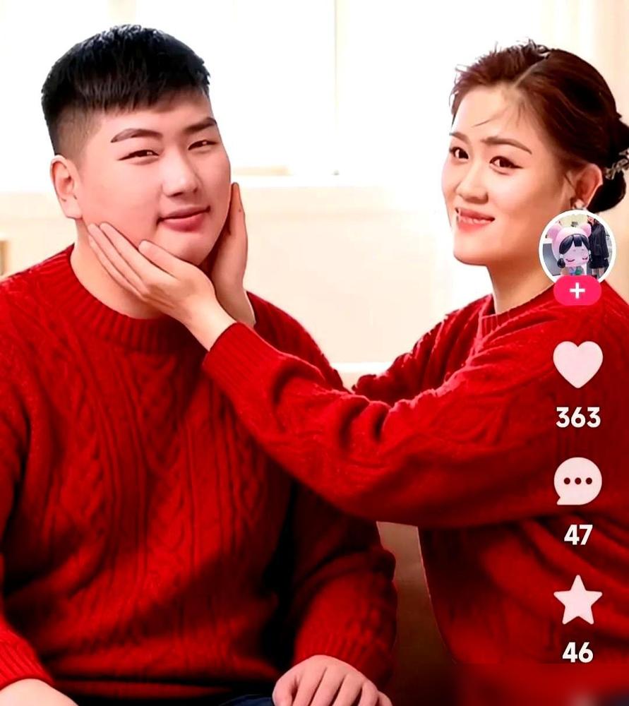 朱小伟，甩掉47斤肥肉，下颚线都出来了。那边陈亚楠呢？还在直播间里，靠着旧事炒冷