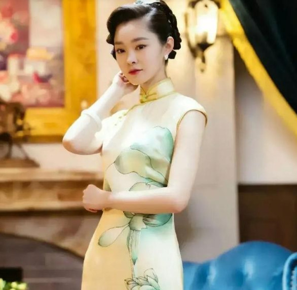 2014年，《伪装者》拍摄现场，导演对着胡歌、靳东等人发火：“不想拍就都给我滚！