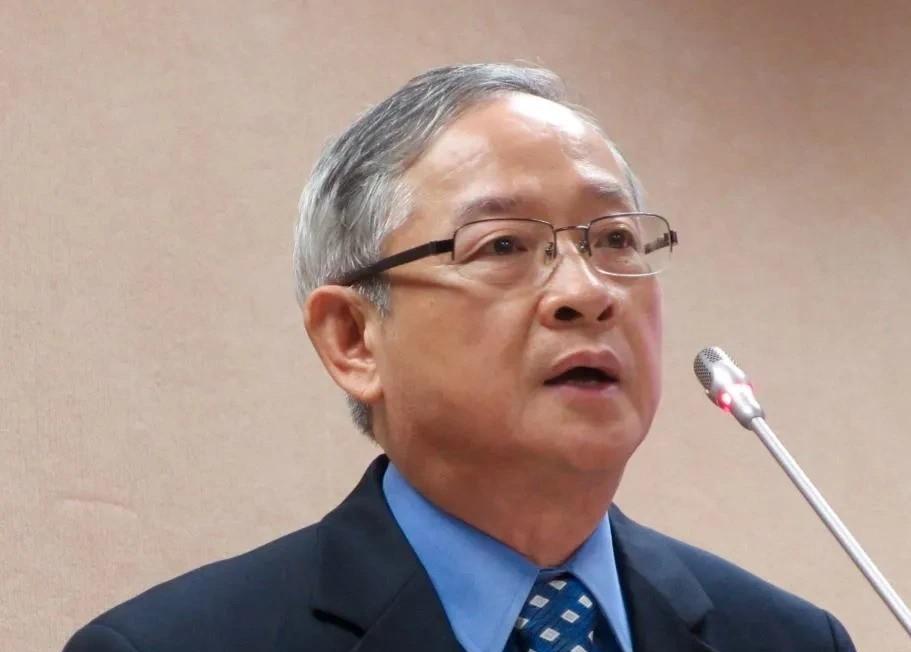 台湾知名人士林郁方：“我实在看不懂大陆造那么多武器装备，造那么多航母干什么，还频