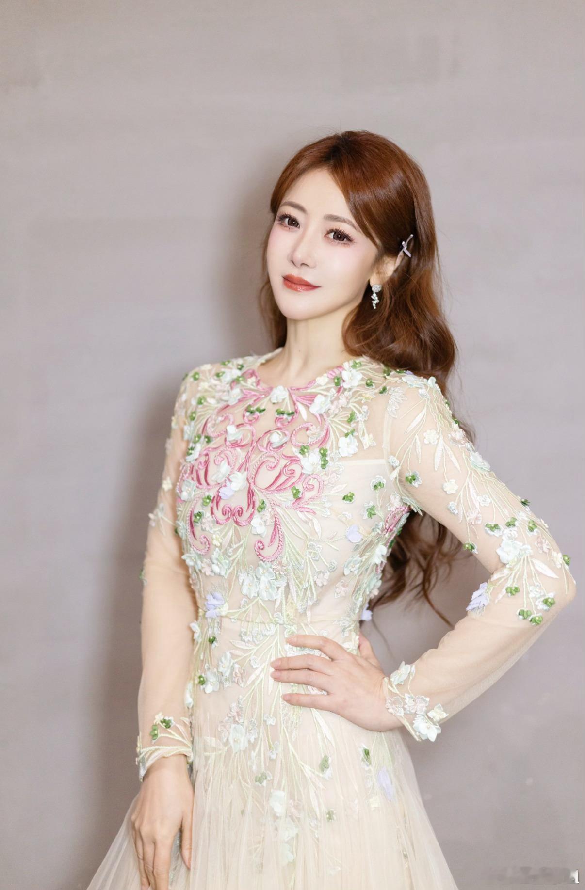 陈紫函说娱乐圈的朋友都是阶段性的陈紫函说自己在娱乐圈很容易交到朋友能轻易交朋友，