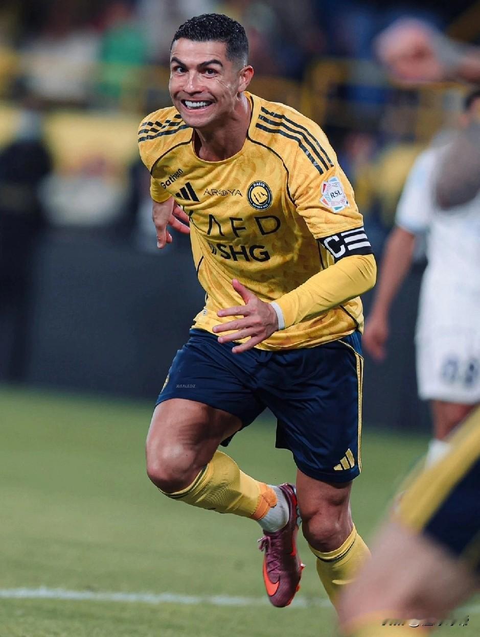 天佑C罗拿沙特冠军，利雅得新月连续2轮比赛被逼平只领先3分了!在本轮沙特联赛