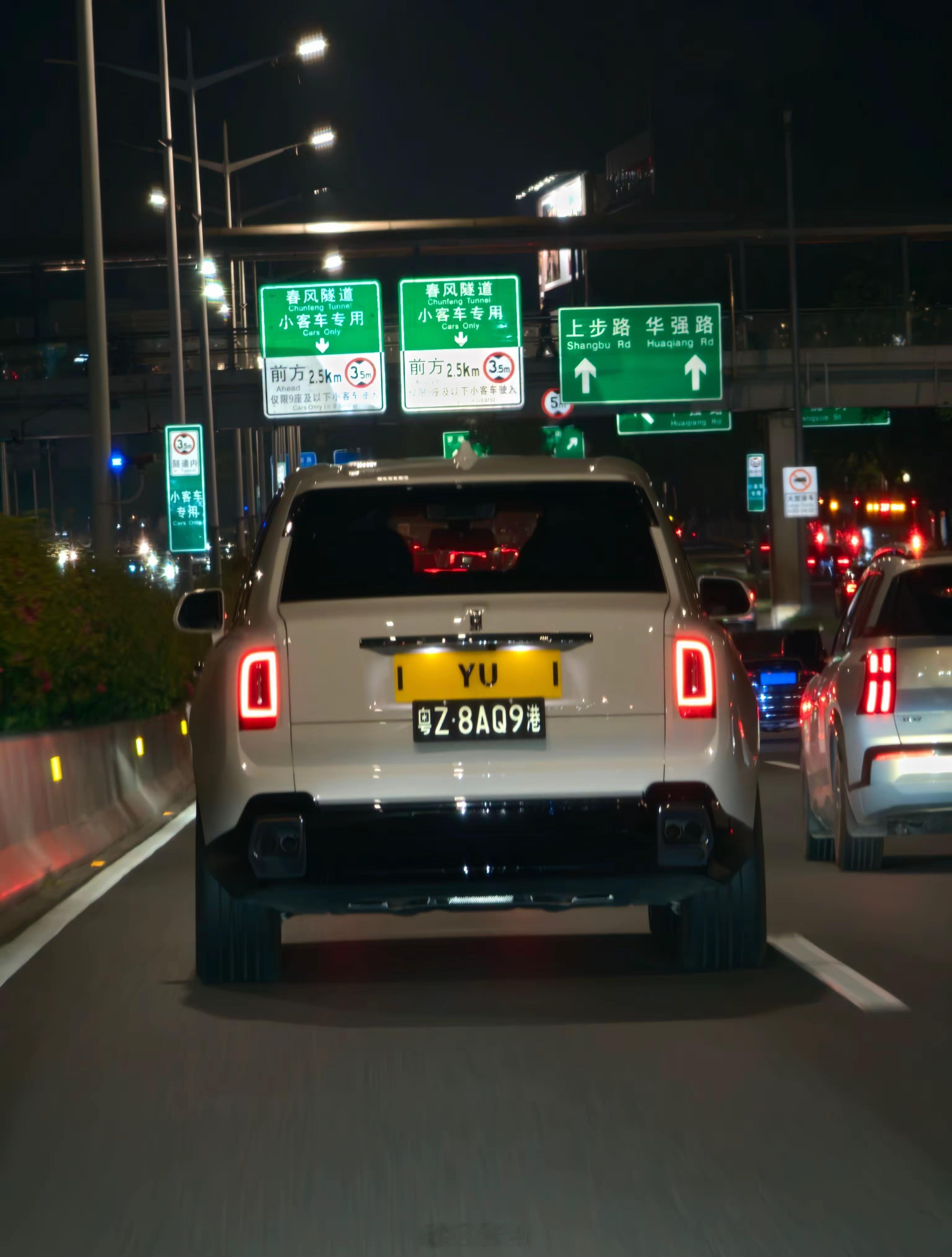 香港的车牌自由度真高，自编就算了，还可以带空格的？？？这个车牌号就很机灵了。
