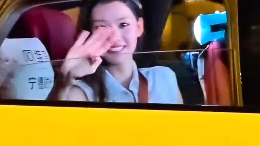 浪姐现在淘汰姐姐们是完全不留任何情面啊！直接让张艺上上车走人。张艺上刚演完师姐合