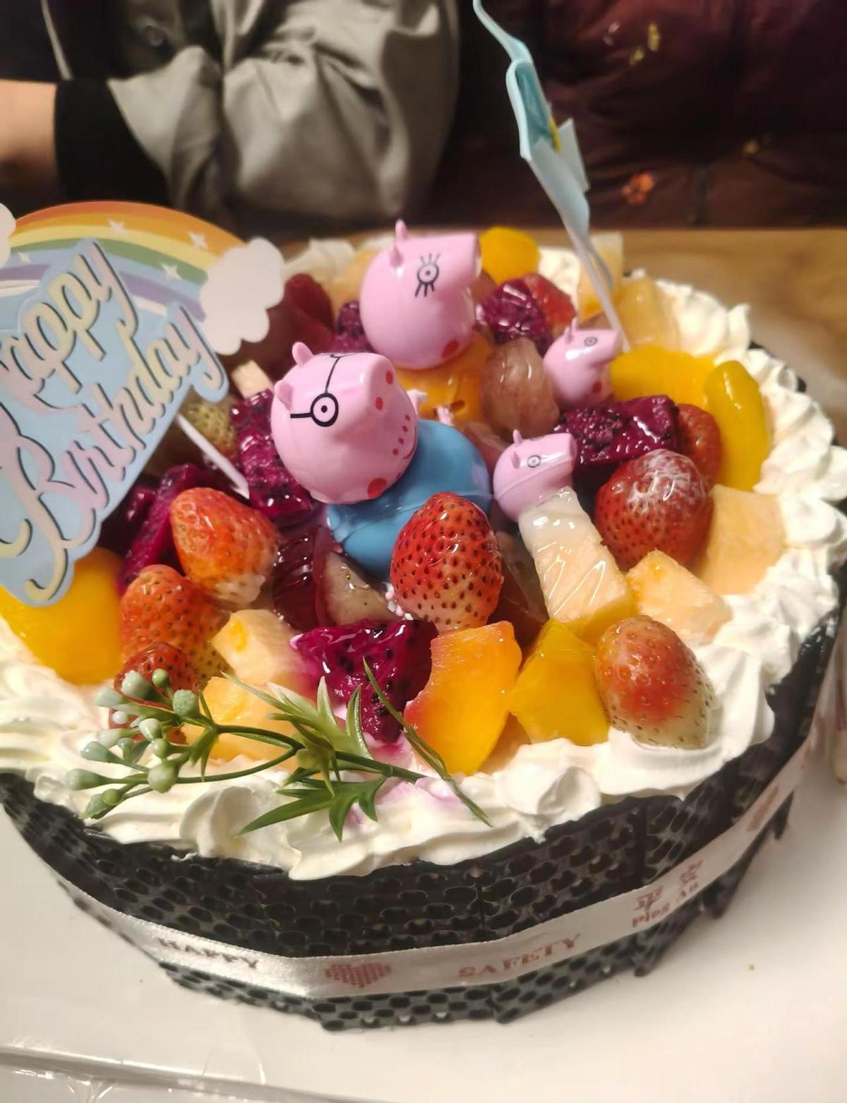 爸妈说，孩子长大了，他们心里既骄傲又有点舍不得。这话听着平常，却藏着多少说不出