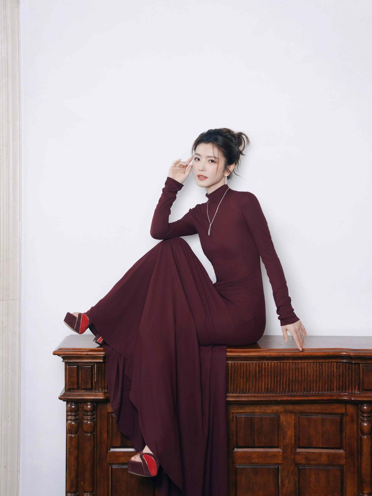 李云霄，优秀的越剧演员。浙江小百花越剧院的一级演员，工花旦，师承“吕派”。她因在