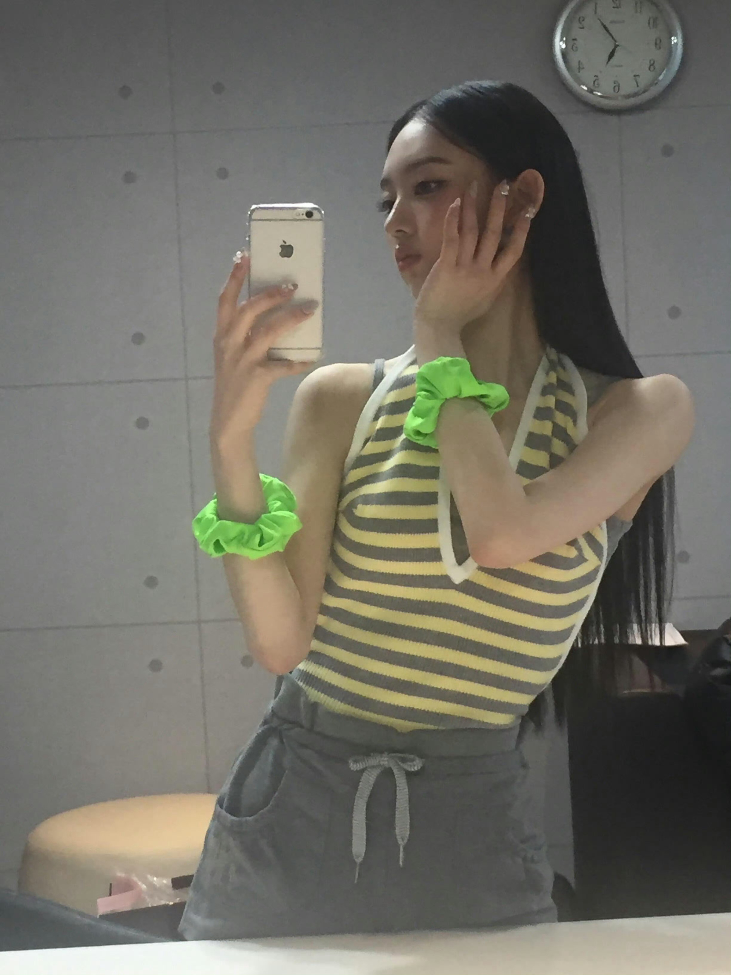 给这个李修旻的额头高光点跪了….🧎♀️✨