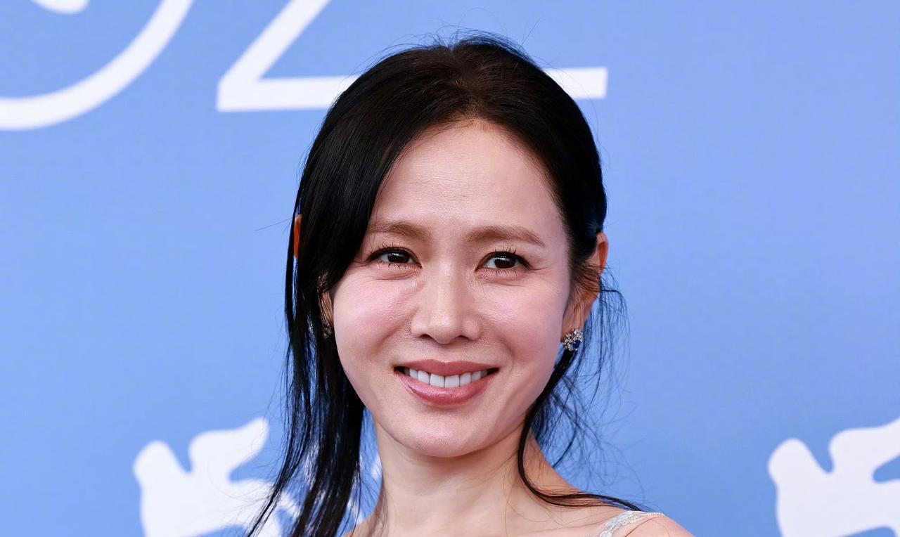 她才是韩国最美丽的女明星，比宋慧乔、全智贤还迷人，关键她还嫁给了韩国大帅哥玄彬，