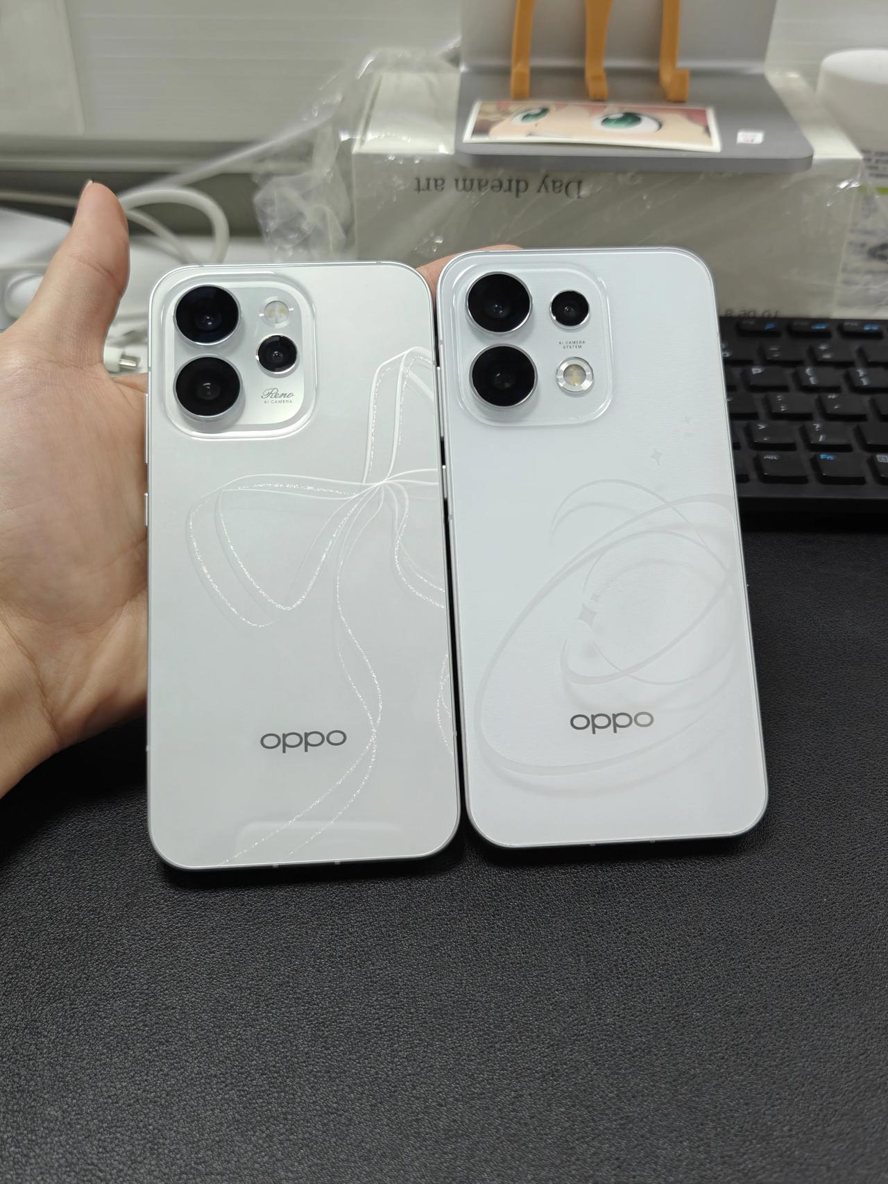 都是非常好看的白色,你选哪一个?喜欢OPPOReno15的蝴蝶结还是Reno