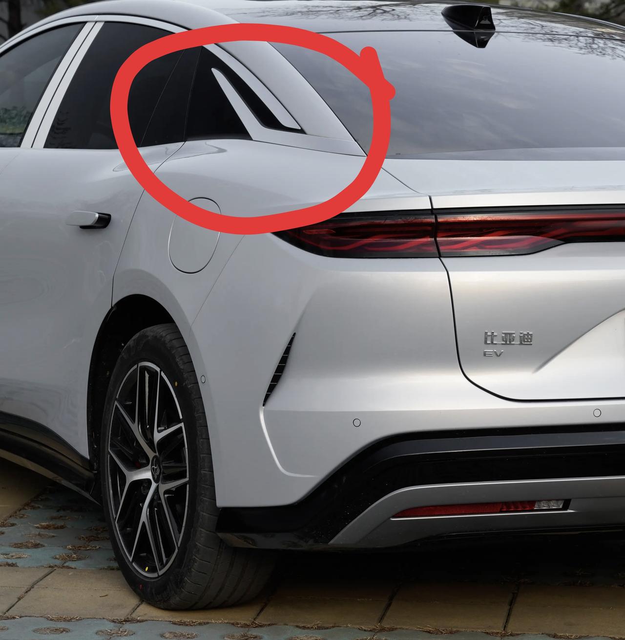 比亚迪汉L卖不动，我觉得跟C柱的设计有很大关系。上个月，汉LDM卖了61