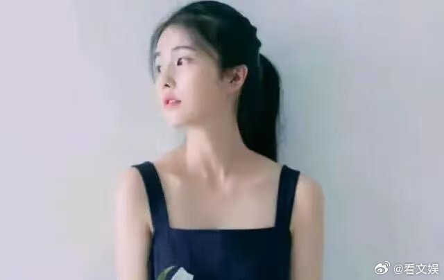 模特时期的白鹿就有星相了白鹿在潮湿的地方就会生病好心疼啊