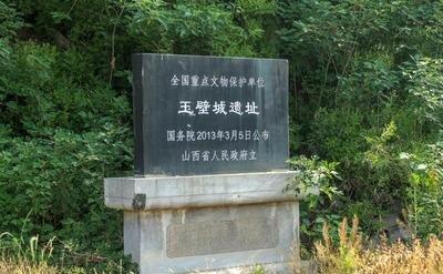 7月份的大雨，将一处古战场地下被埋葬的阵亡将士遗骸冲刷了出来。古战场遗址是在山西