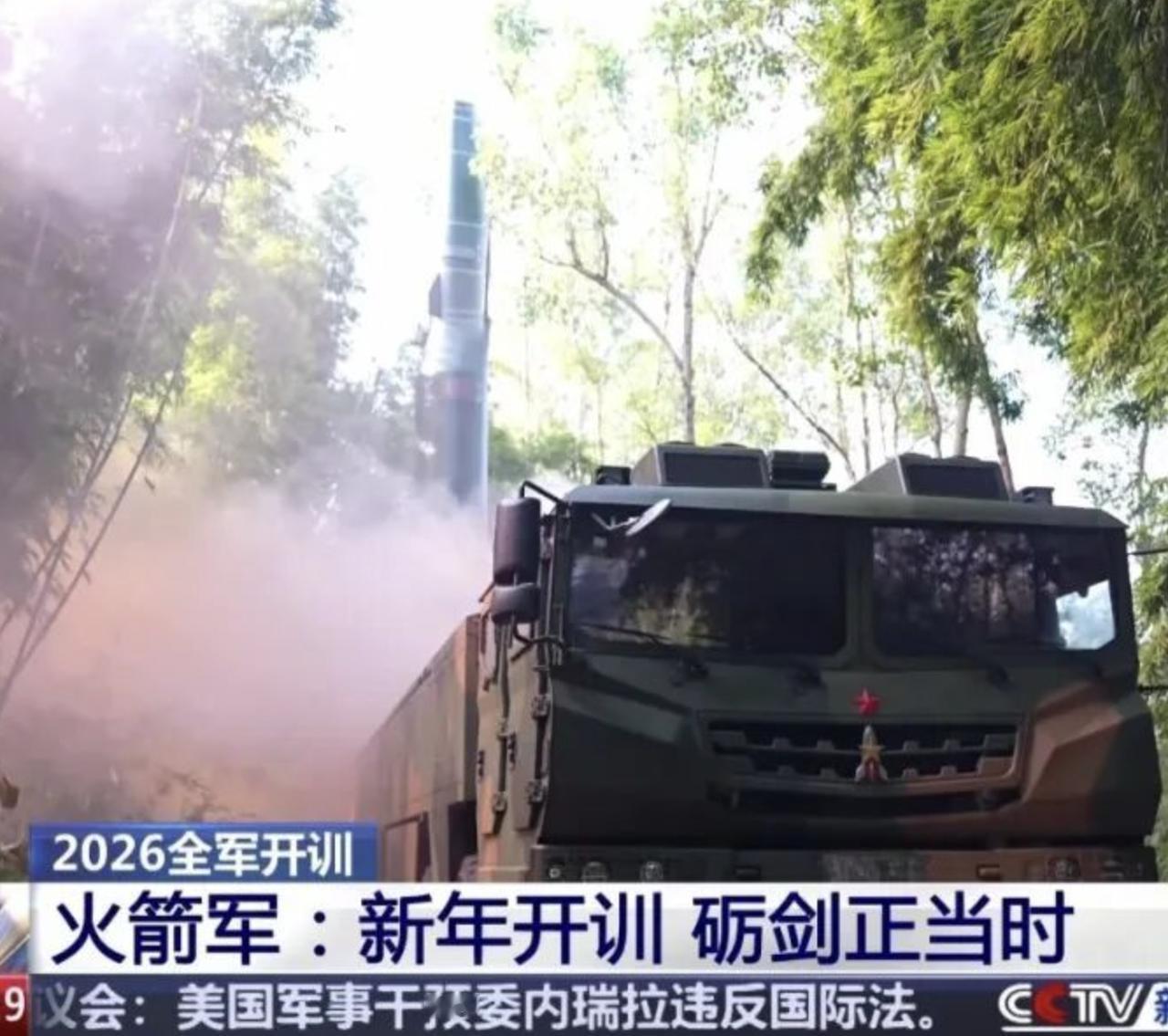 来了，来了，东风-17已经可以公开展示了。而且一下子就拉出来是十几枚，感觉库