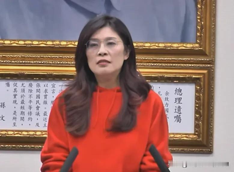 郑丽文真的不容易，大人大量，胸怀宽广。丁瑀已经四次在公开场合辱骂她了，上两次