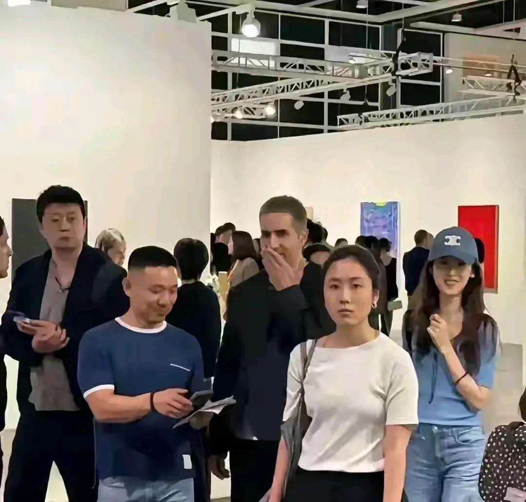 原来刘强东老婆现实中长这样的