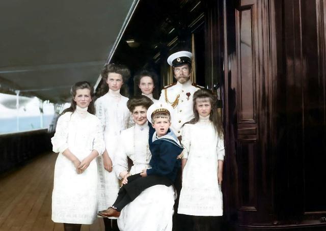 1914年前后，俄国沙皇家族乘坐“标准号”（Штандарт）游艇出行的场景