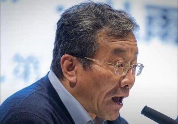 复旦大学教授王德峰最近说了一段挺扎心的话，他说现在社会上各种欲望横流，大家都只顾