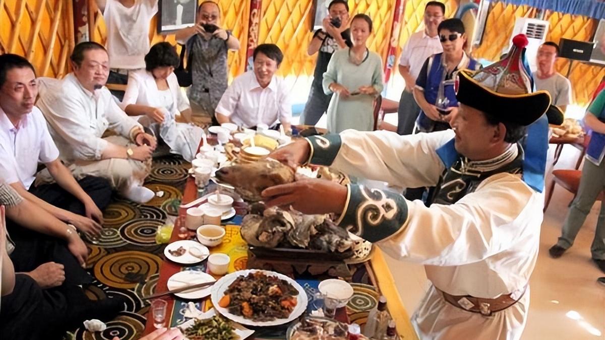 零下 40℃的蒙古包 仅盖几层羊毛毡牧民如何御寒