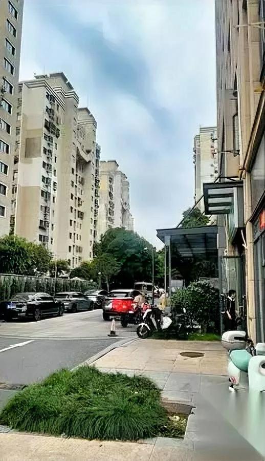 中介不催买房改劝等？真相比房价下跌更扎心！去年还喊