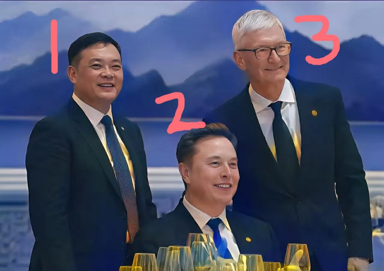 大家有没有发现，但凡做大做强的企业家，好像都是圆脸的居多，就拿下面这张图