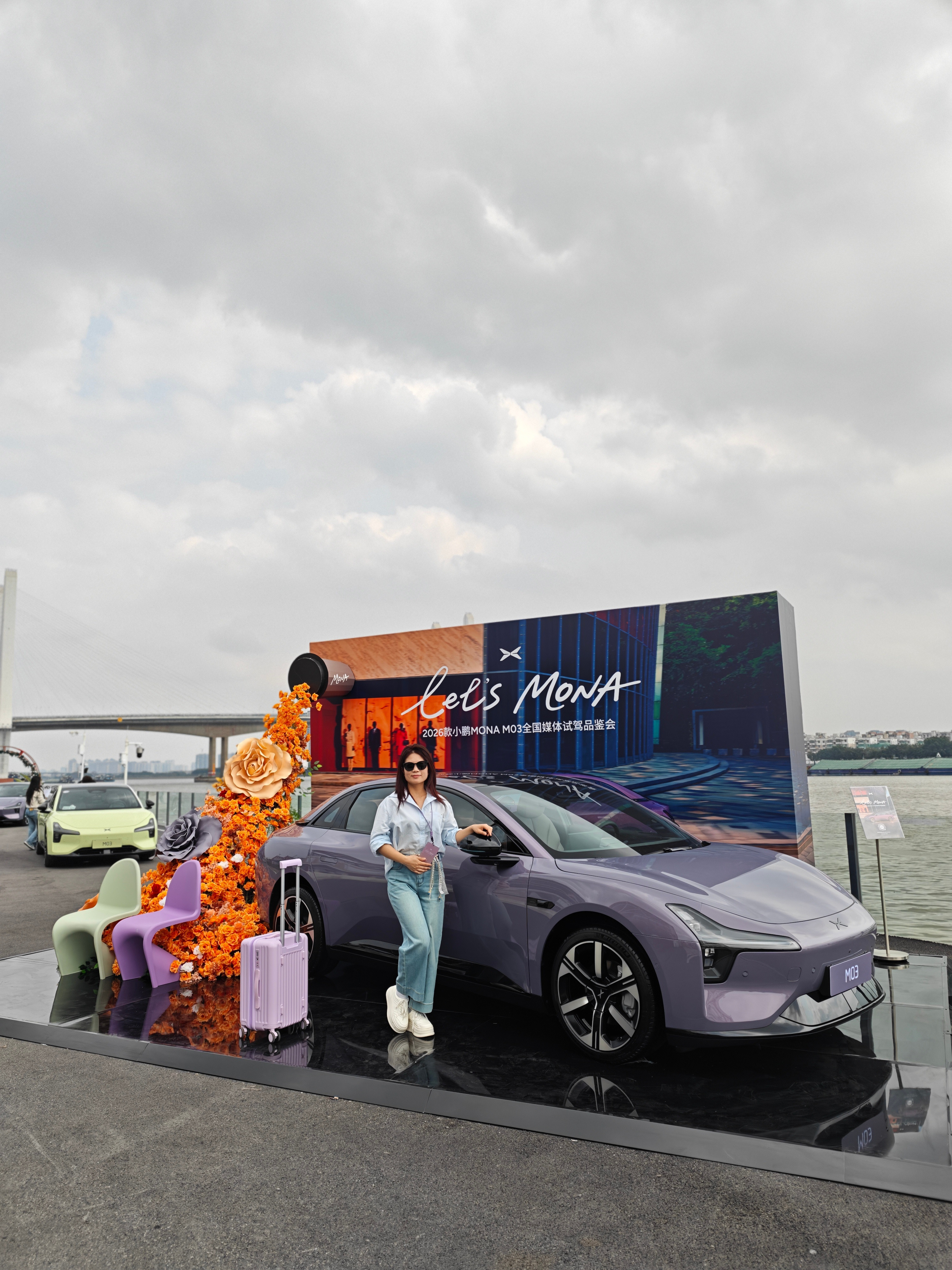 今天拍全新小鹏MONAM03，这是一款女性很喜欢的车。所以今天让出道来说，到时
