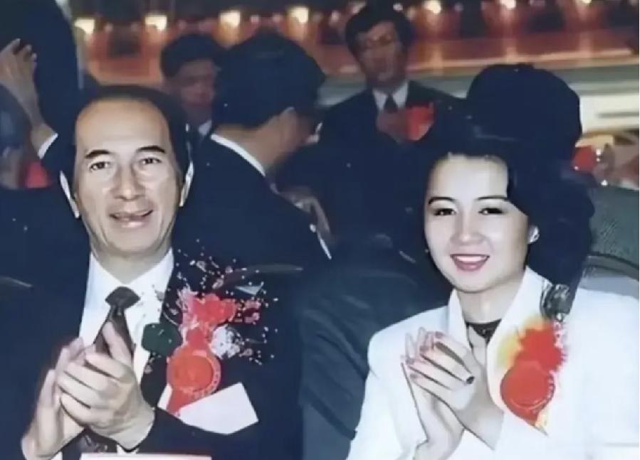 何猷君的儿子叫何广燊，赌王对这位第五代长孙的名字极为重视。名字中的“广”字是