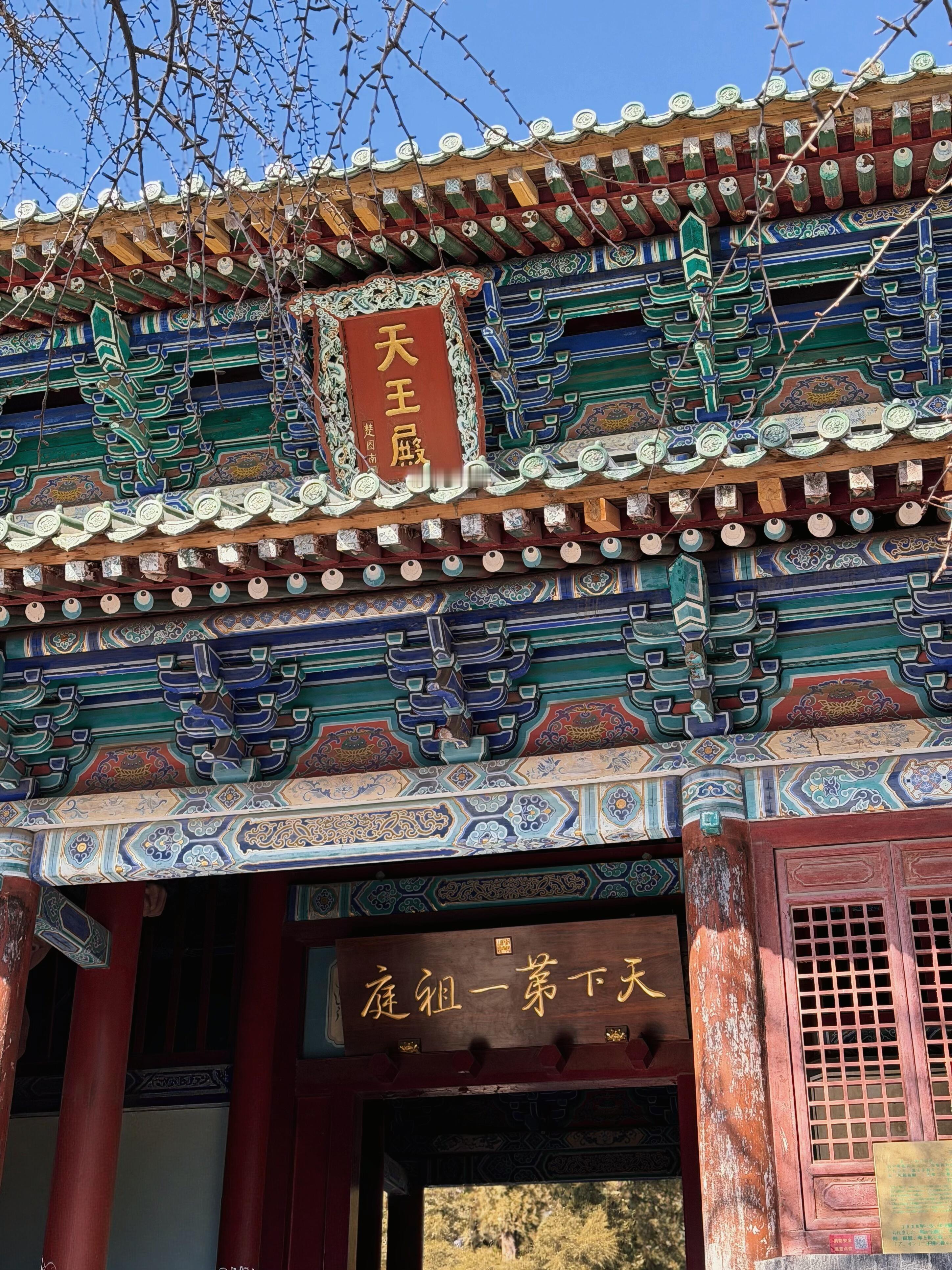 在河南郑州礼遇文化传承之脉行走河南郑州，便是一场与千年文脉的温柔相遇。从商都城墙