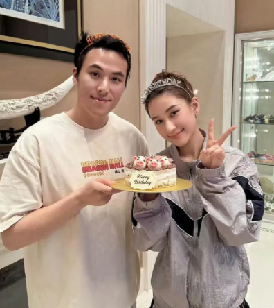 何超莲庆祝34岁生日，家人全部在场，三太陈婉珍露面，状态非常好​​​