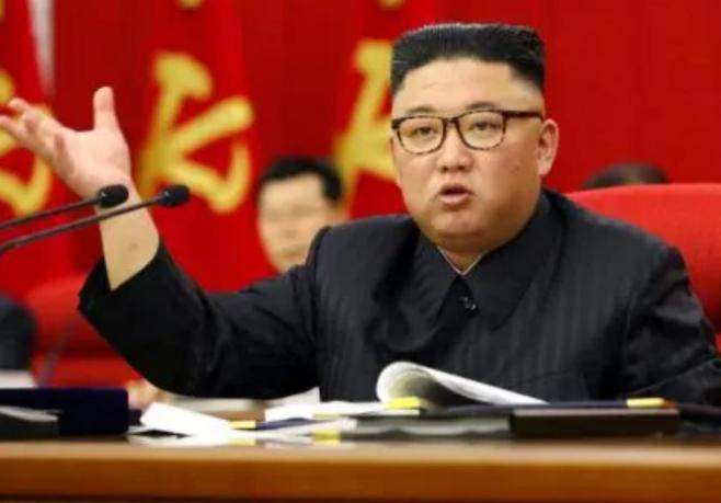 🌞金正恩作出重大决定，无惧美西方。金正恩这步棋走得够狠！当着全世界的面给普