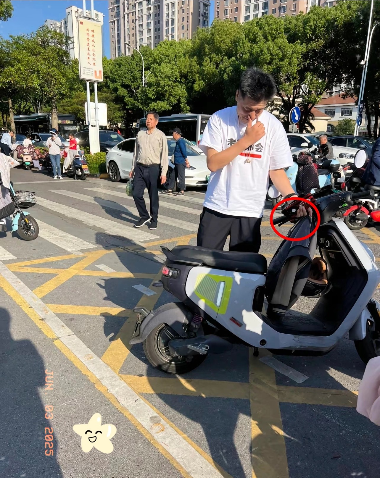 张雪峰退网看似个人选择实则掀起教育圈千层浪他把高报真相摊在大众眼前