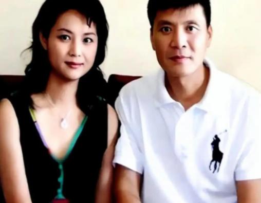 1995年，奚天鹰离婚时一分钱没要，把五岁闺女的抚养权拱手让人，在他眼里，那不过