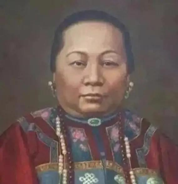 香港首富何东、赌王何鸿燊、功夫巨星李小龙，这三个如雷贯耳的名字，你绝对想不到，他