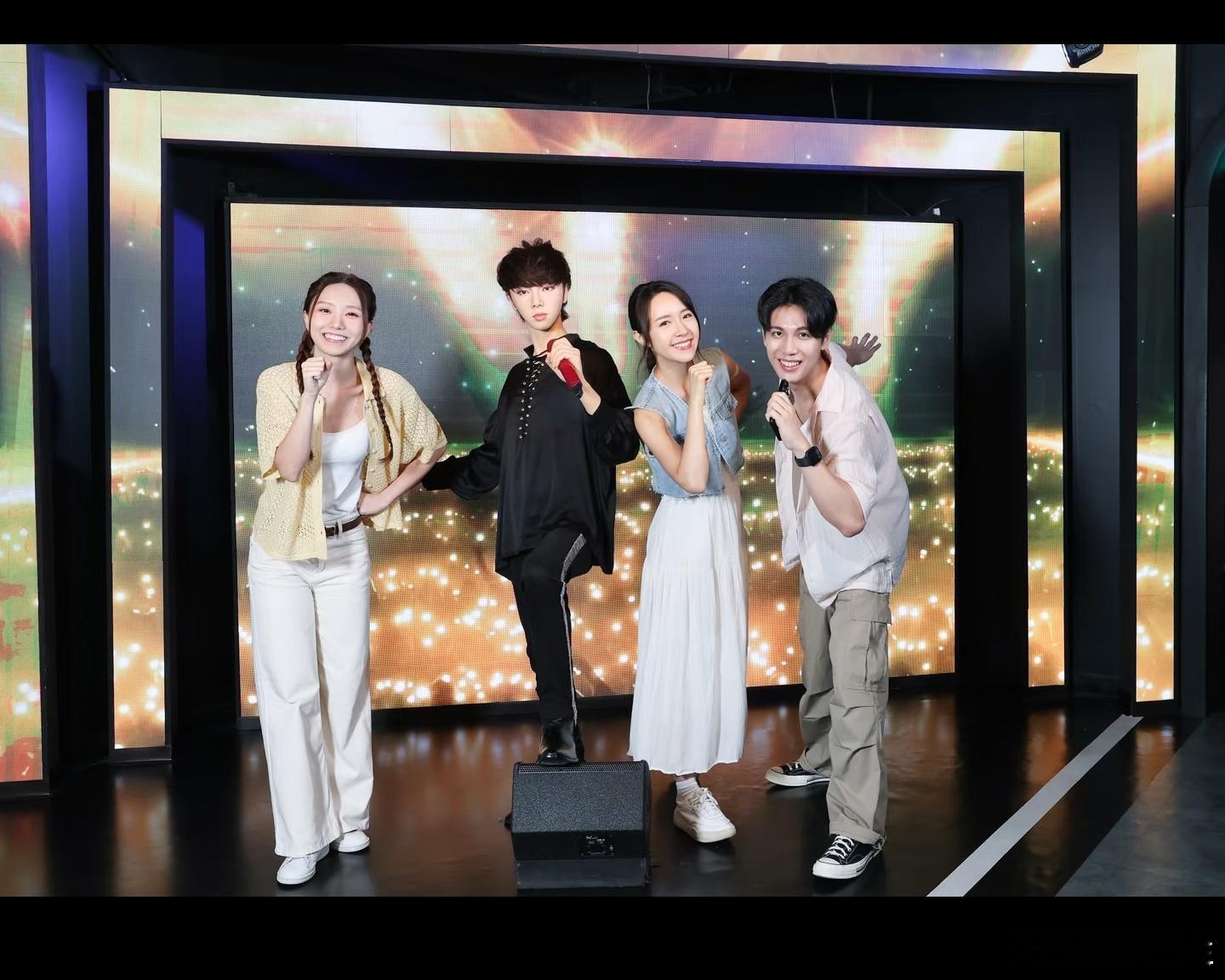 华晨宇蜡像正式入驻香港杜莎夫人蜡像馆。