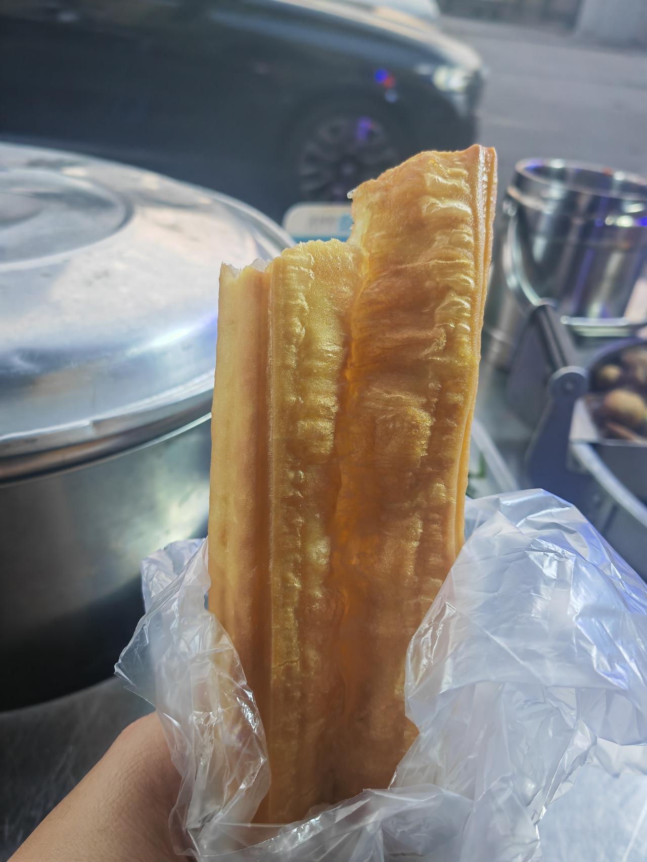 [呲牙笑][呲牙笑][呲牙笑]我的晚餐[捂脸哭][捂脸哭][呲牙笑]，晚餐吃油条。早餐吃什么