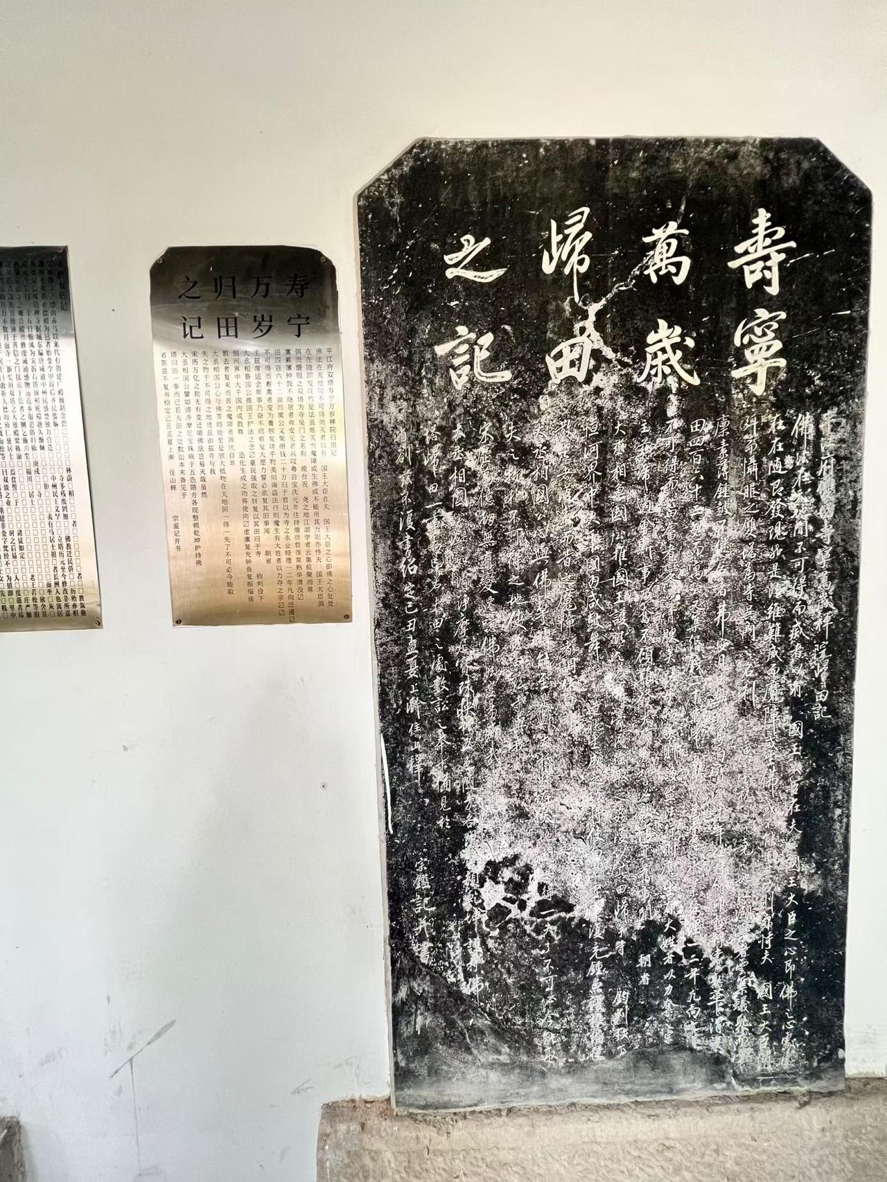 社会潜规则:1。男人一般不会去亲，一个长得不好看的女人。2。男人不在乎自己娶的